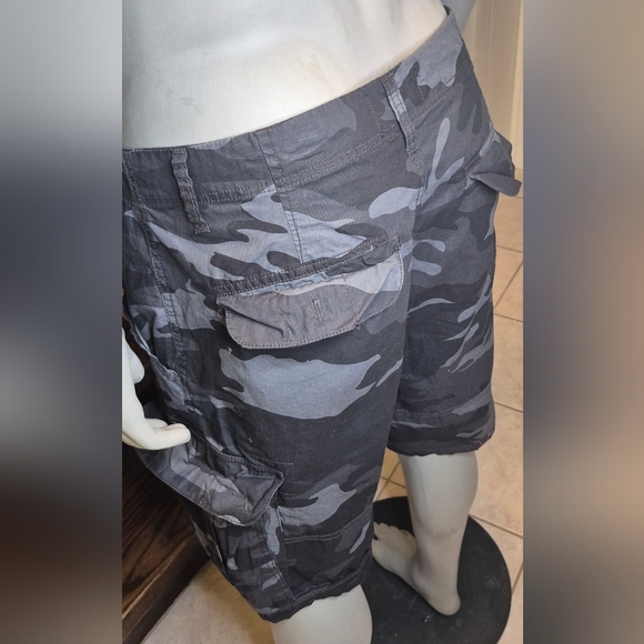Urban Heritage Black and Gray Camo Cargo Shorts - Picture 6 of 11